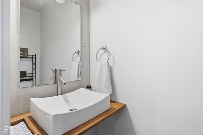 Building Photo - 228 E St Joseph St