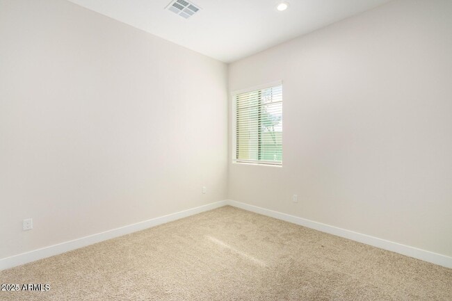 Building Photo - 846 N Pueblo Dr