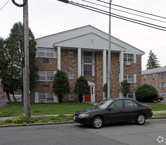 Building Photo - 448 Lincoln Ave