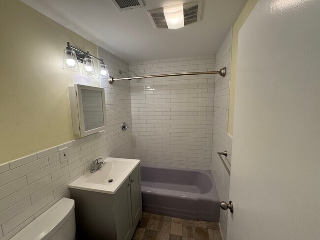 Building Photo - 183 Mt Auburn St