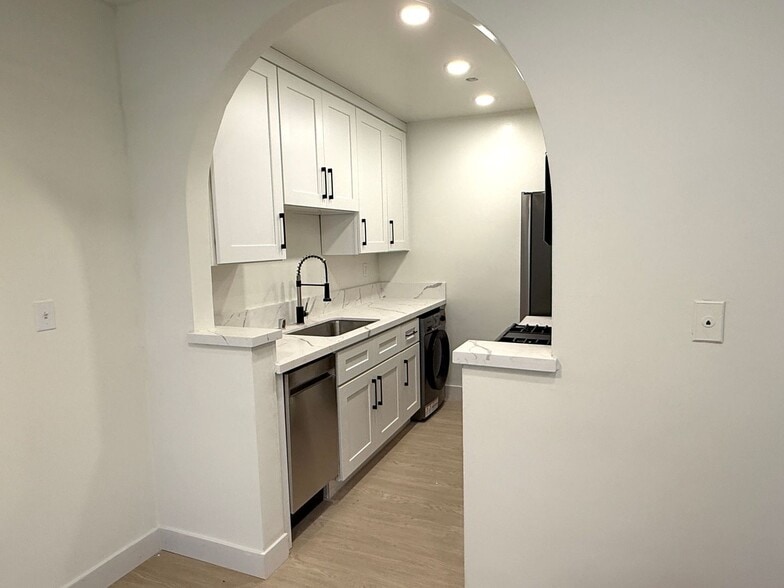 Building Photo - 3317 Keystone Av