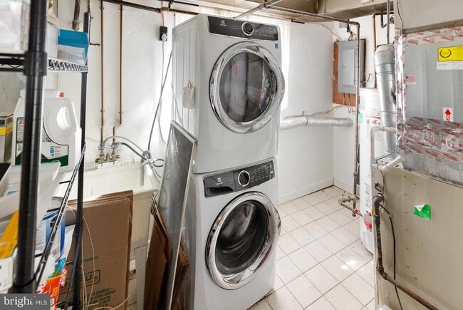 Building Photo - 1611 Ballard St