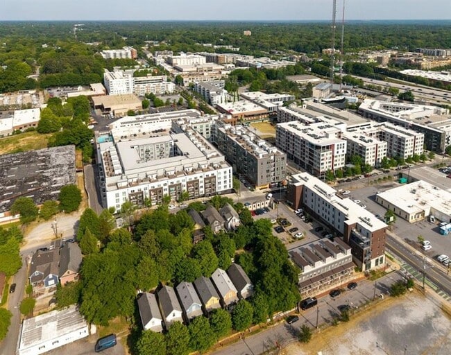 Building Photo - 764 Memorial Dr SE
