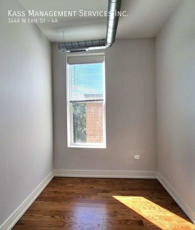 Building Photo - 1444 W Erie St
