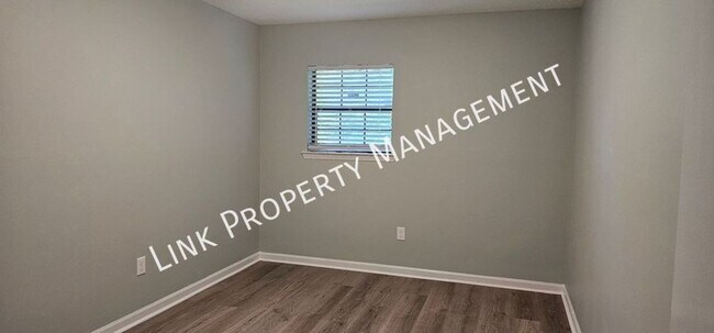 Building Photo - 900 Peppermill Rd