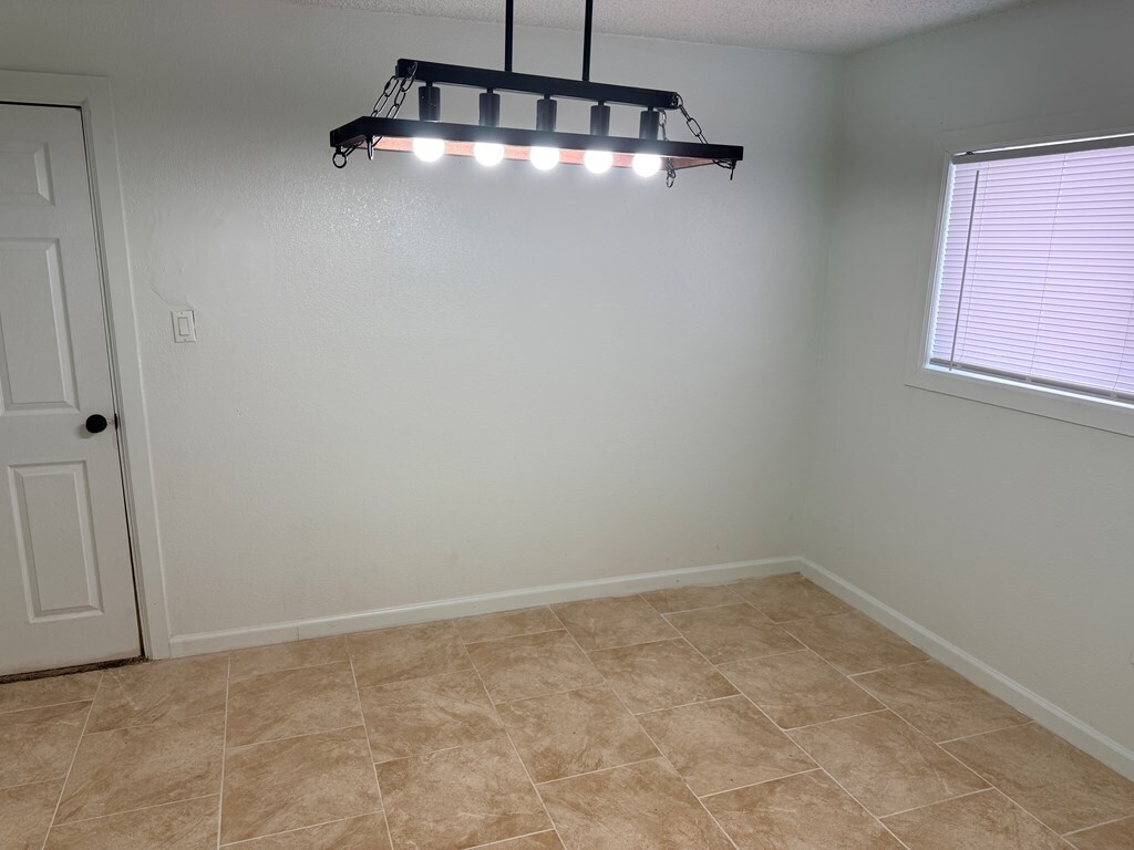 Building Photo - 2501 Redbud Ave