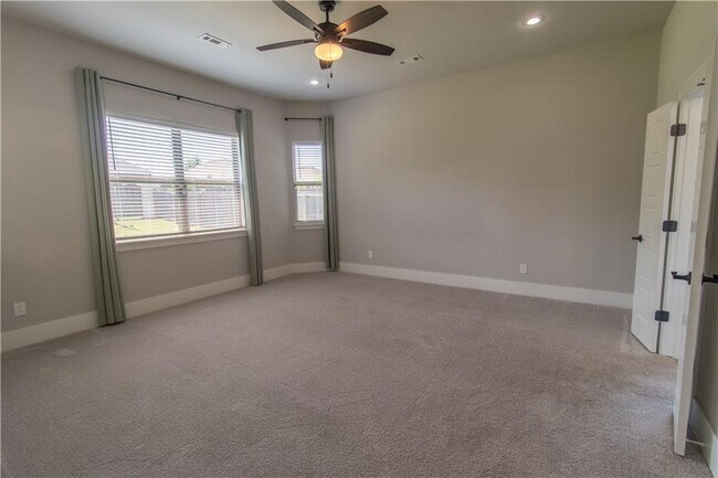 Building Photo - 1431 Cave Stream Dr