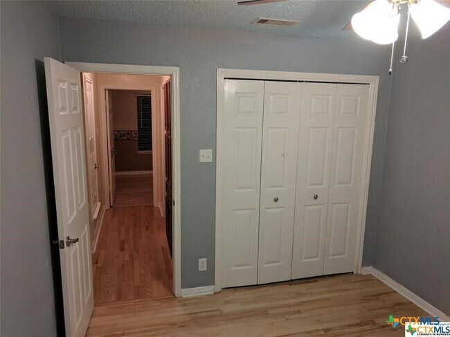 Building Photo - 1502 Stratford Dr