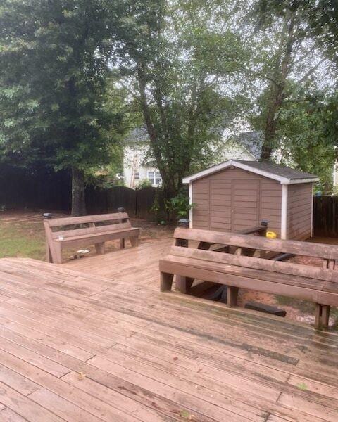 Building Photo - 1624 Longmont Dr