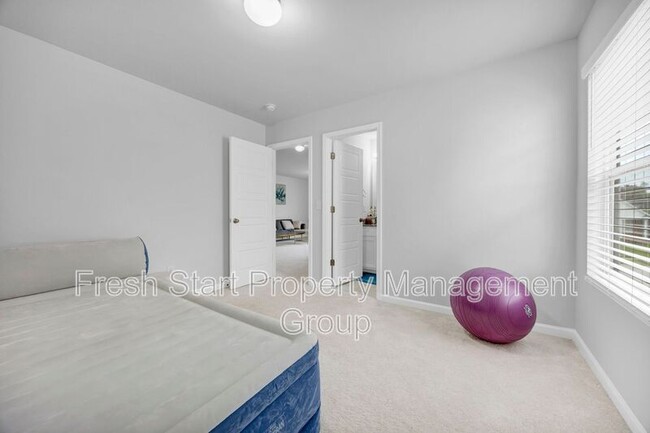 Building Photo - 300 Barony Pl Dr