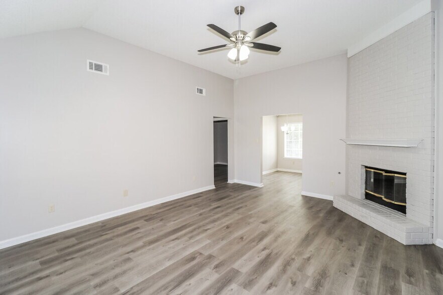 Building Photo - 3481 Earlynn Dr