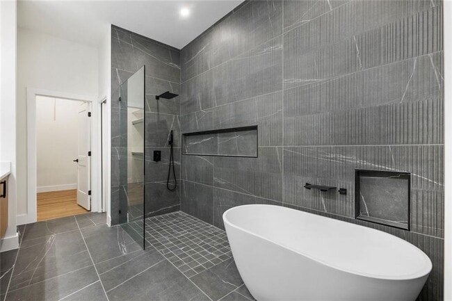 Building Photo - 582 Hope St SW