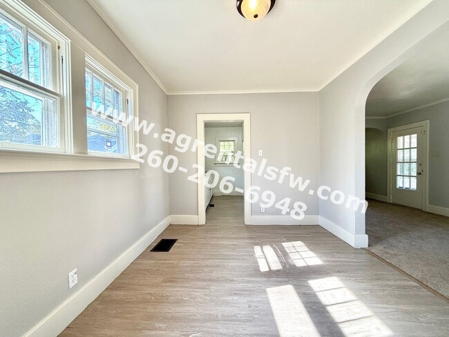 Building Photo - 2 Bedroom House