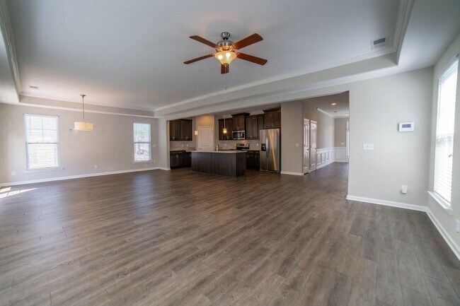 Building Photo - Available Now! ?? ?? ??!