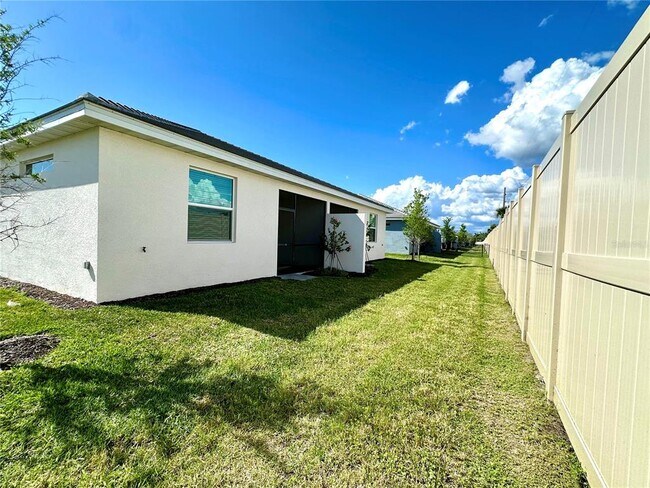 Building Photo - 8225 Shr Lk Dr