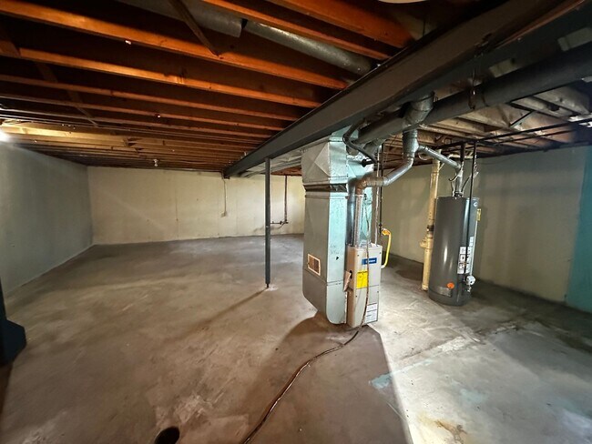 Building Photo - 1837-1837 Post Rd