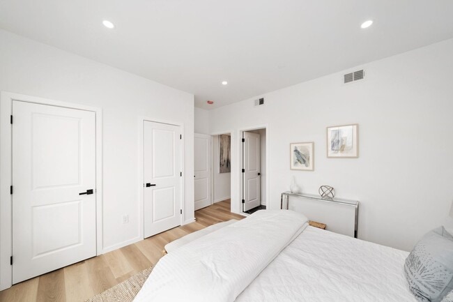 Building Photo - Two-Level Kingman Park Penthouse w/ Private Rooftop Terrace!