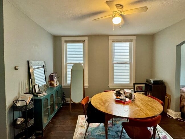 Building Photo - 3 bedroom in Chicago IL 60657
