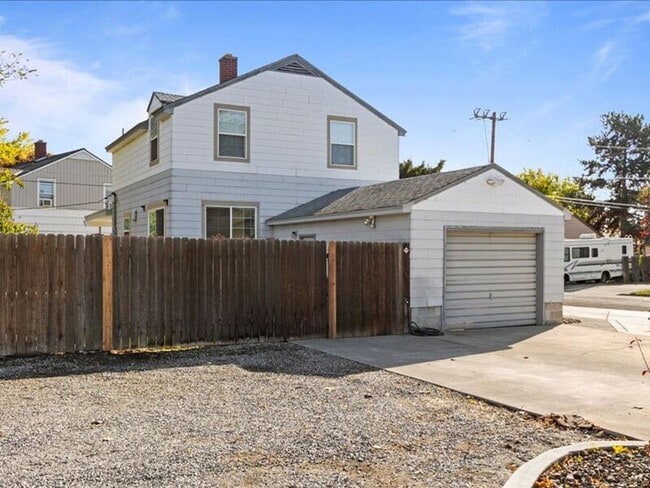 Building Photo - 910 Torbett St