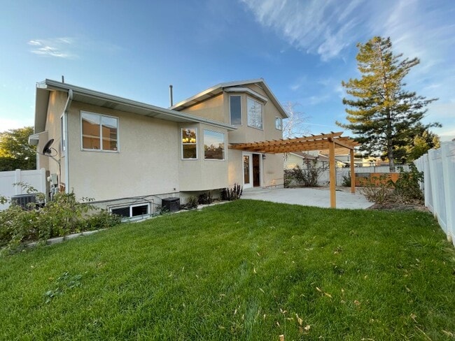 Building Photo - 8039 Old Dairy Rd