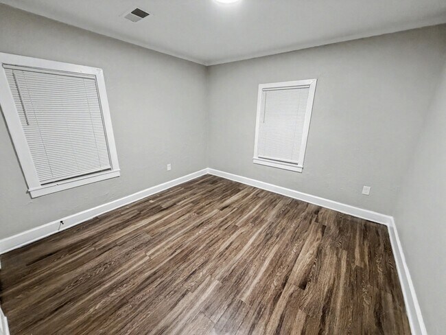 Building Photo - 1473 Oberle Ave