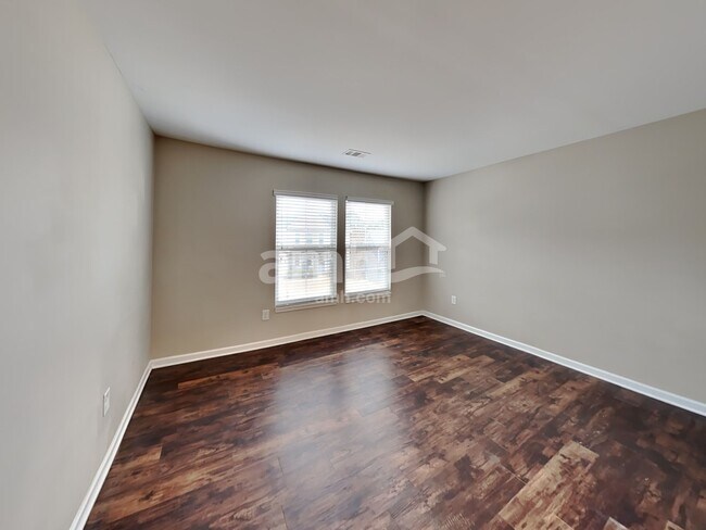 Building Photo - 804 Commerce Trl