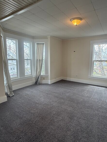 Bedroom - 86 Main St