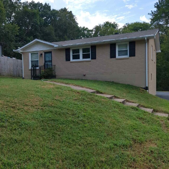 Building Photo - 493 Westcrest Dr