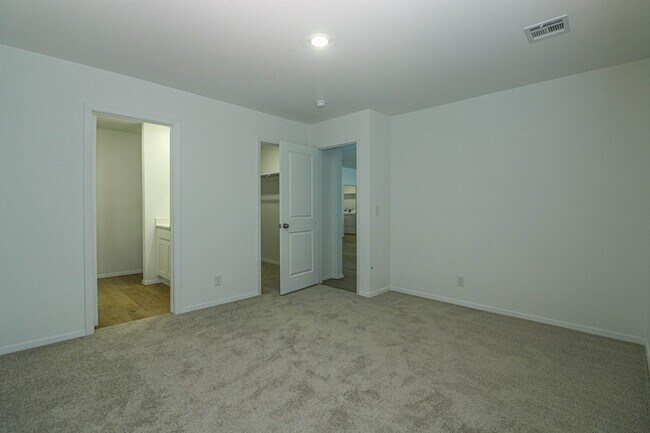 Building Photo - 3126 S 15th Pl