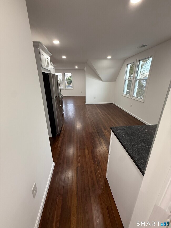 Building Photo - 10 Cross St