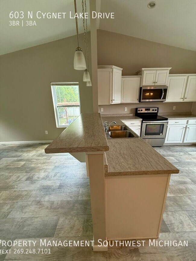 Building Photo - 603 Cygnet Lake Dr