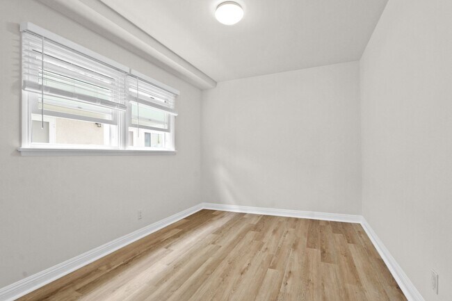 Building Photo - 75 Glendora