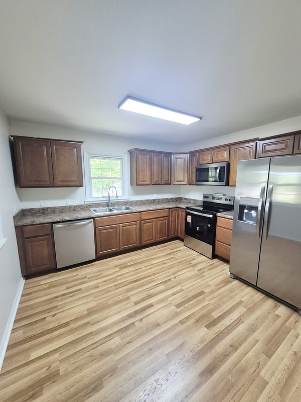 Building Photo - 200 Wellview Dr