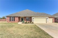 Building Photo - 641 Geneva Dr