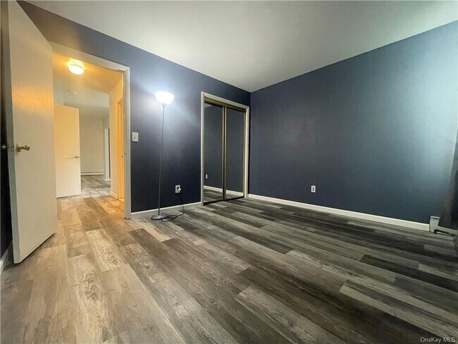 Building Photo - 114 Wawayanda Ave