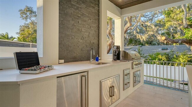 Building Photo - 1537 Siesta Dr