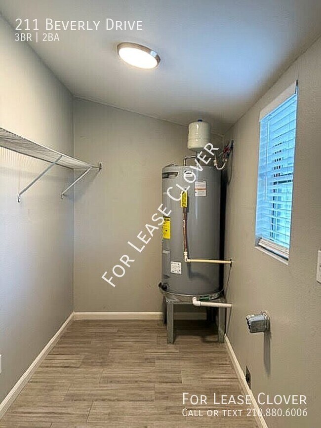 Building Photo - 211 Beverly Dr