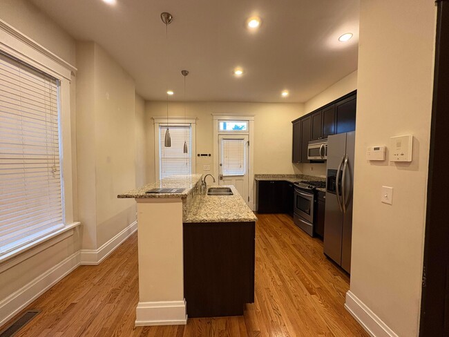 Building Photo - 815 Neil Ave