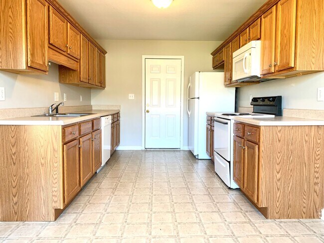 Building Photo - 265 Senator Dr