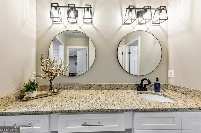 Building Photo - 1018 Falling Valley Ct SE