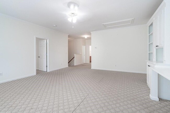 Building Photo - 53 Lakeside Terrace