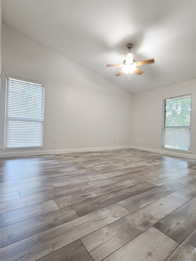 Building Photo - 2425 Augusta Dr