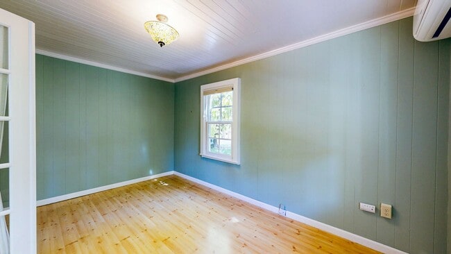 Building Photo - Country Charm Meets Vineyard Views! Two Bedroom Two bath with room to relax!