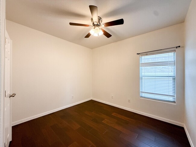 Building Photo - 3128 Rosco Dr