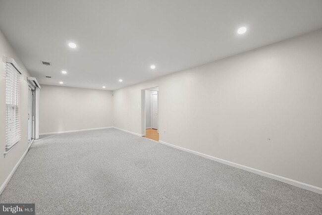 Building Photo - 25 Tivoli Lake Ct