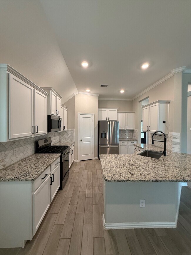 Building Photo - 1562 Ancient Oak Ln