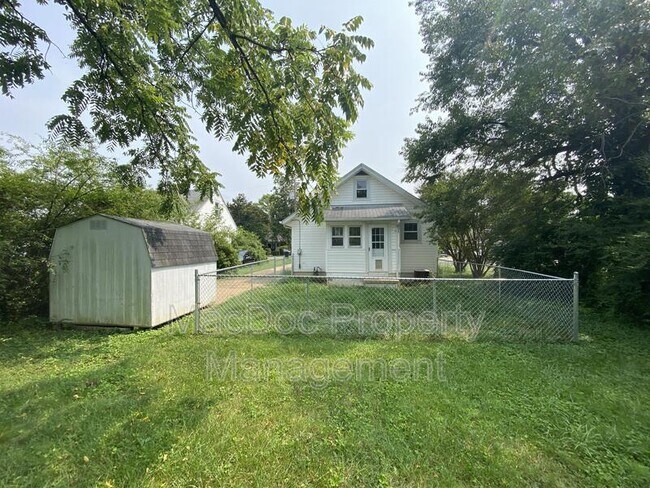 Building Photo - 119 Gibson St