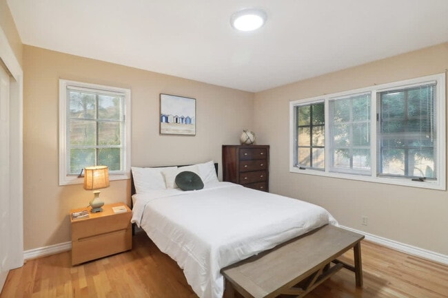 Building Photo - 2908 Lakemont Dr