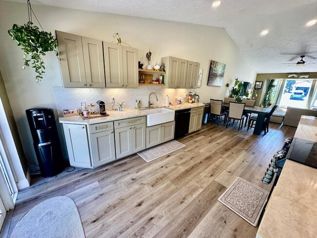 Building Photo - 4492 Brook Dr