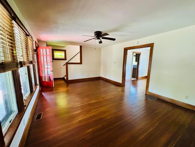 Building Photo - 315 Siebert St